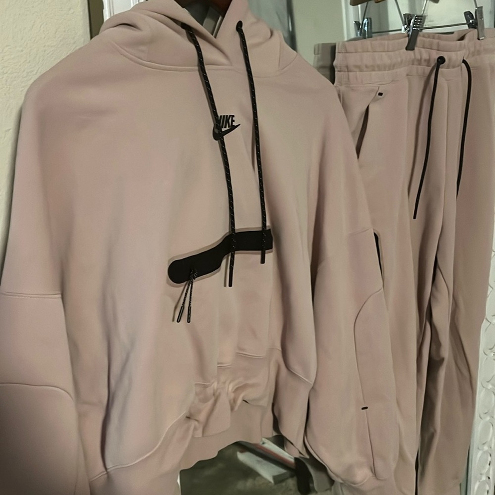 Nike~matching set.